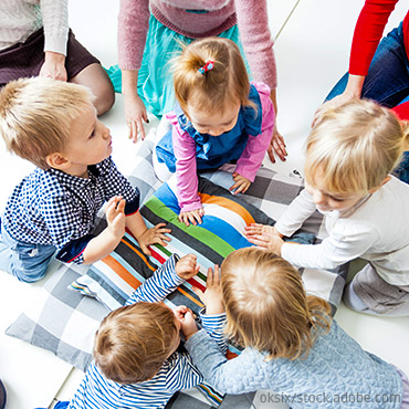 Krabbelgottesdienst für Kleinkinder in der evangelischen Kirche Herkenrath